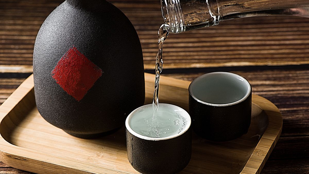 Pouring Baijiu